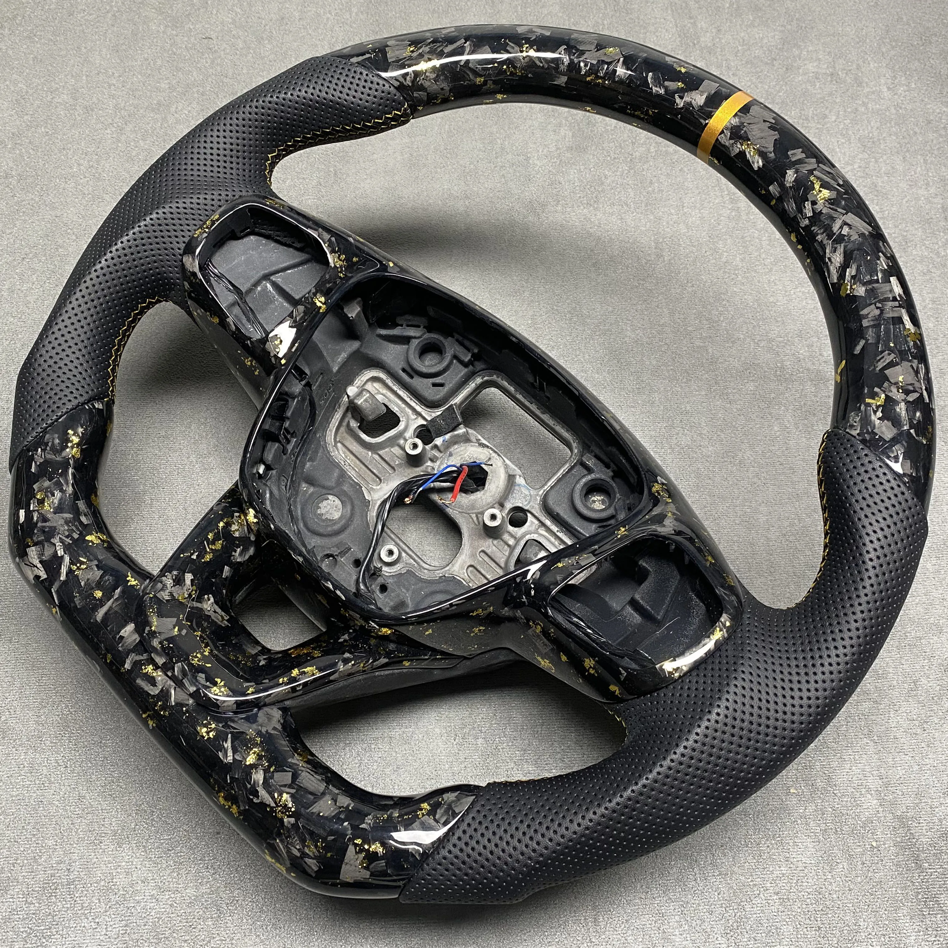 Customized forged carbon fiber steering wheel for Ford Focus MK4 MK8 RS ST 2017-2023 stylized perforated leather