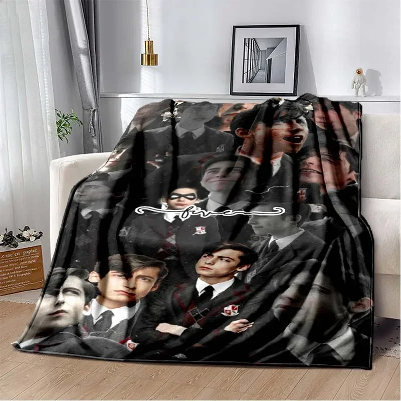 Aidan Gallagher Number Five Actor Blanket Flannel Fall and Winter Warm Plush Throw Blankets for Bed Office Picnic Blanket Gift