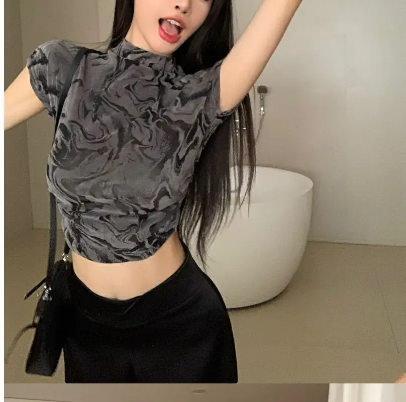 Top corto misto Spicy Girl 2025 Estate Nuovo design di abbigliamento da donna Senso Temperamento Slim Fit Collo semi alto