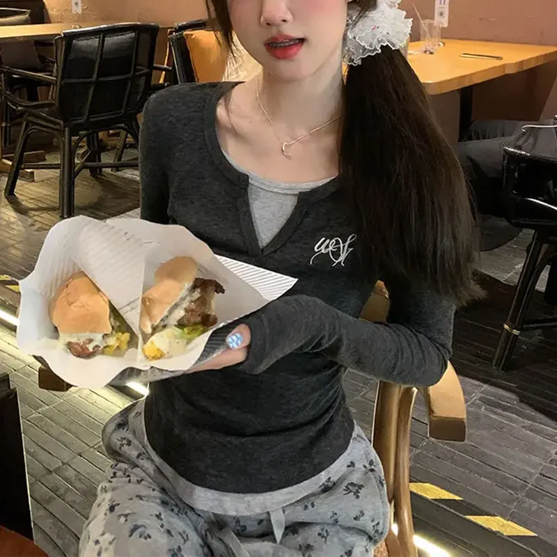 

Hotsweet Contrasting Colors Pullovers Female Clothing Fake Two Pieces V-Neck Autumn Long Sleeve Slim Fashion Embroidery T-shirts