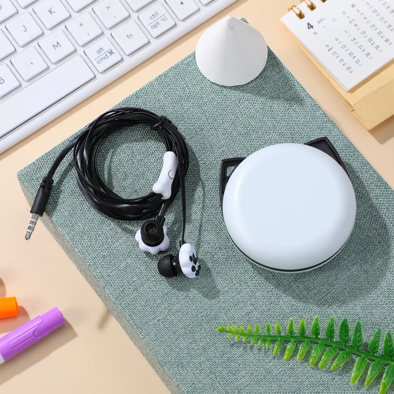 1Pcs Kitten Claw Earphones Cartoon Style ABS Silicone Comfort Fit Noise Isolating Kids Birthday Christmas Gift Portable Storage