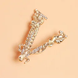 Stylish Vintage Inlaid Rhinestone Letter V Unisex Accessory Pin Jewelry