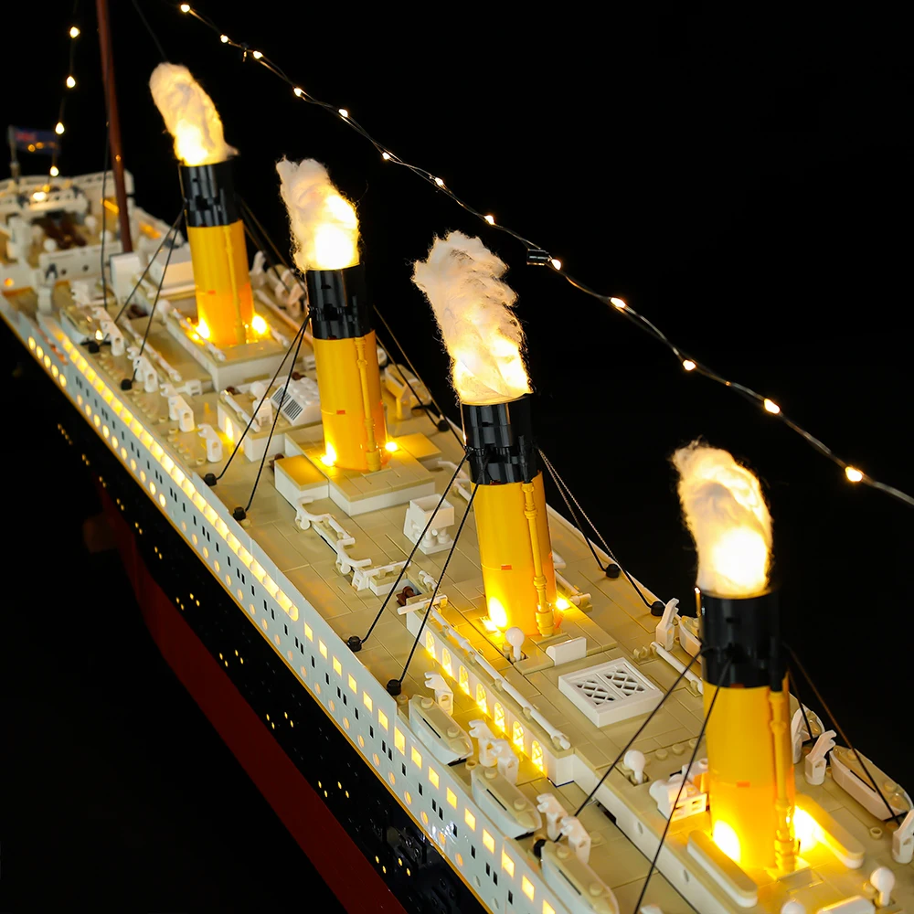 1881 82996 99023 9090Pcs Movie Titanic Large Cruise Boat Ship Model Building Blocks Bricks Diy Toys Children Boys Gifts 10294