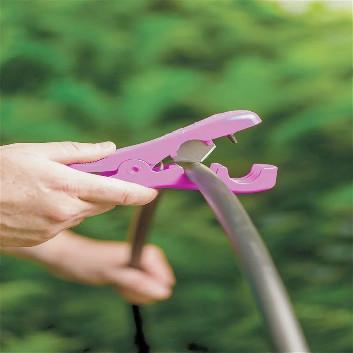 AT16 General Drip Irrigation 2-in-1 Combination Tubing Cutter/Hole Punch Tool Home Gardening Hand Tools