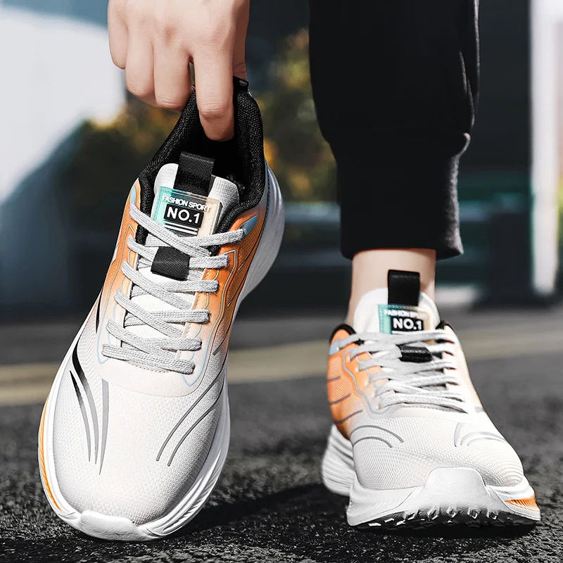 أحذية رياضية جديدة خفيفة الوزن قابلة للتنفس للرجال، أحذية كاجوال سميكة القاع للاستخدام الخارجي، عصرية تناسب الجميع