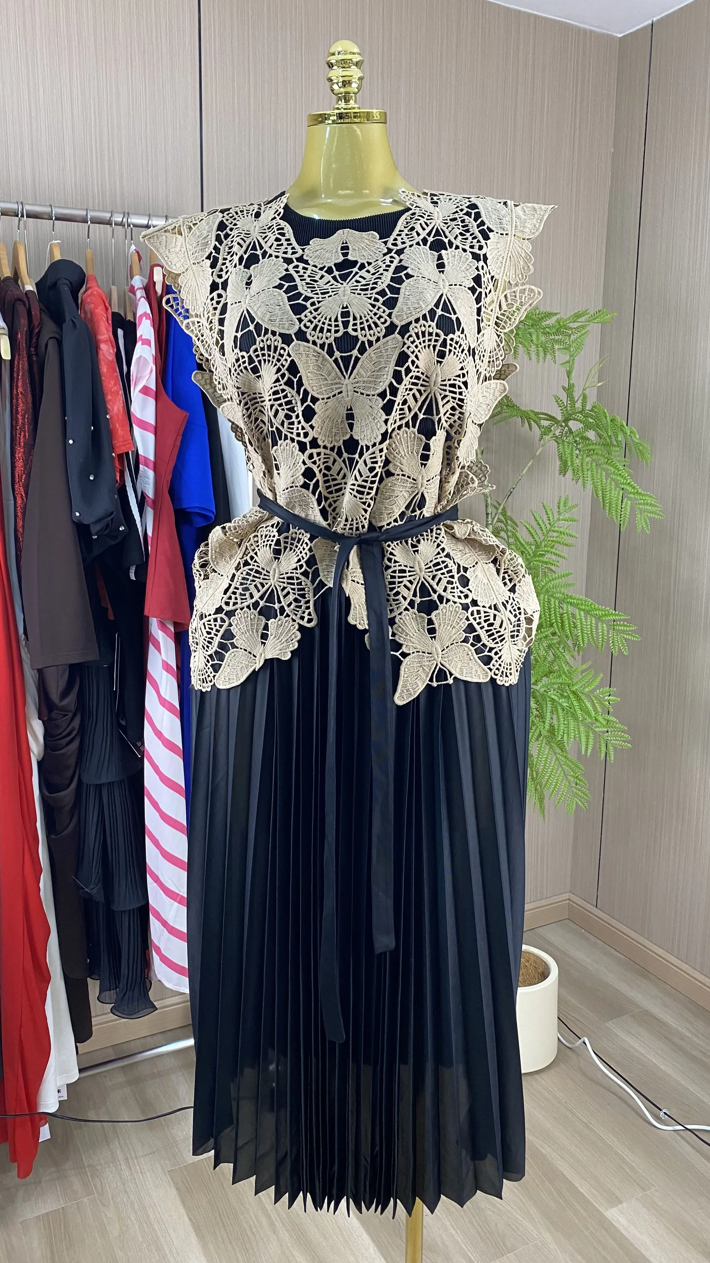 2026 Newest Butterfly Lace Ruffle Top Paired with a Black Belt and Black Pleated Midi Skirt-GZXX938