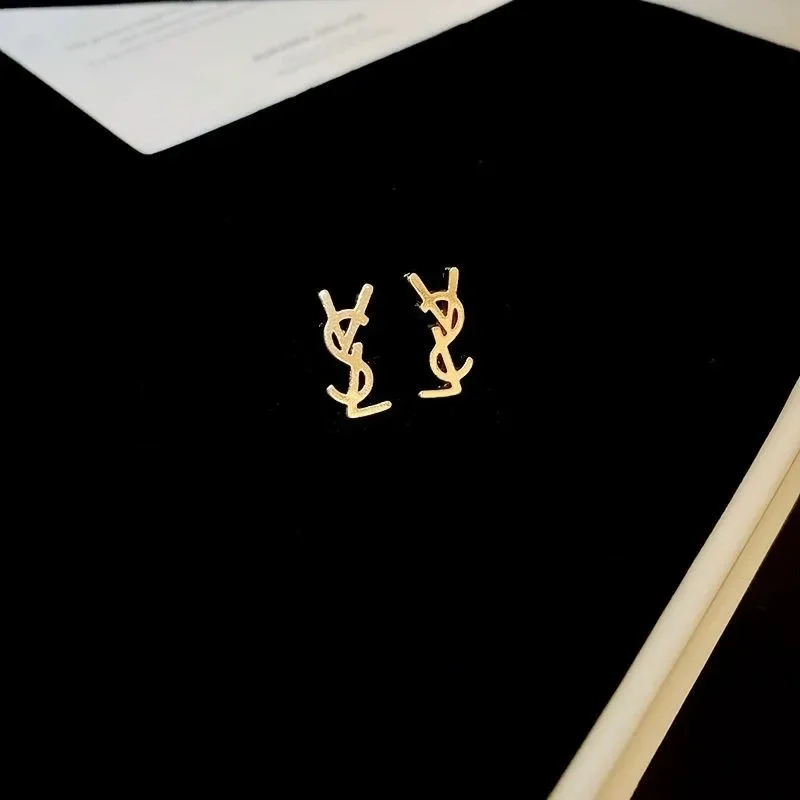 2025 Nieuwe dames minimalistische metalen letter oorbellen Licht luxe geometrische zirkoon studs Elegant hypoallergeen voor dagelijks gebruik Gratis