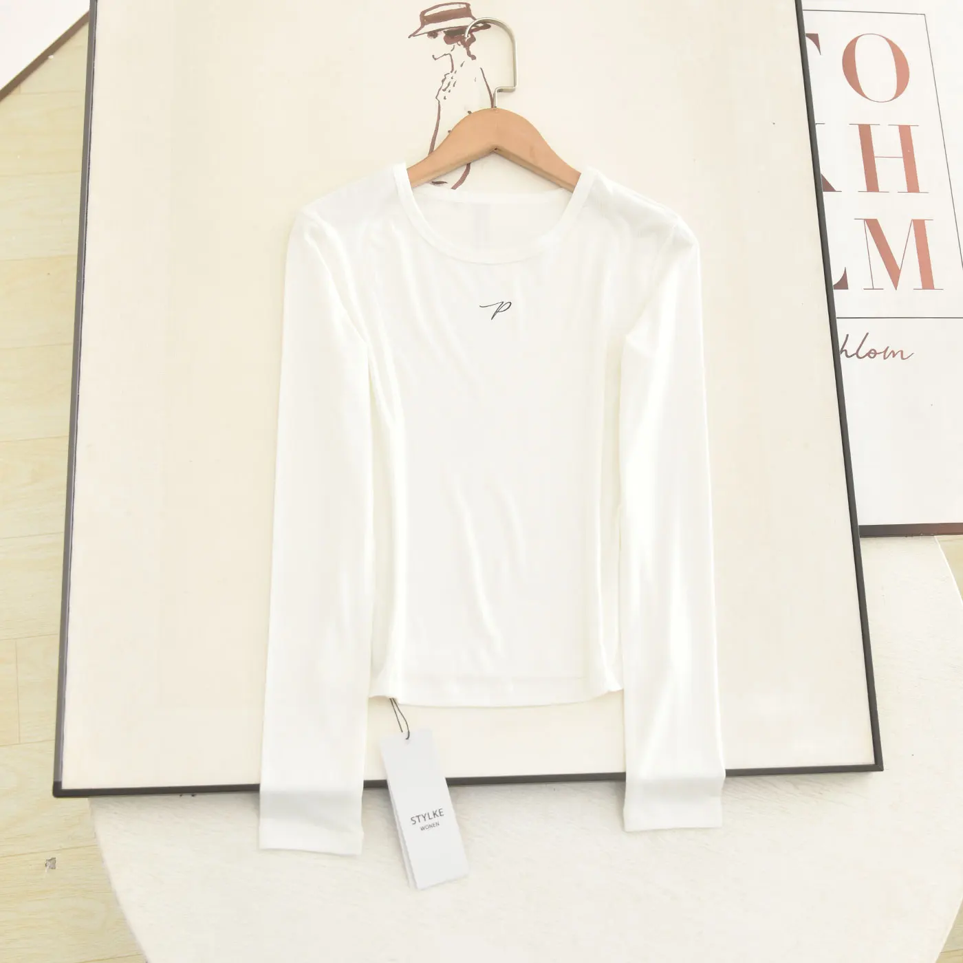 Slimming Effect White Long Sleeve round Neck T-Shirt Women's Style Simple Fashion Autumn New Arrival Basic Layering Top