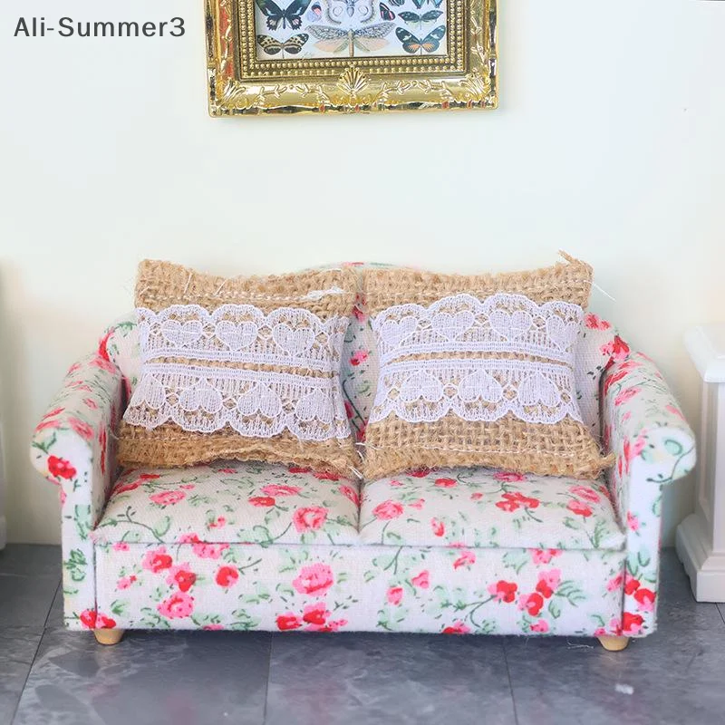 Mini almohada de encaje de simulación para casa de muñecas, cojín para sofá, decoración para sala de estar, accesorios de decoración para casa de muñecas, 2 uds., 1/12