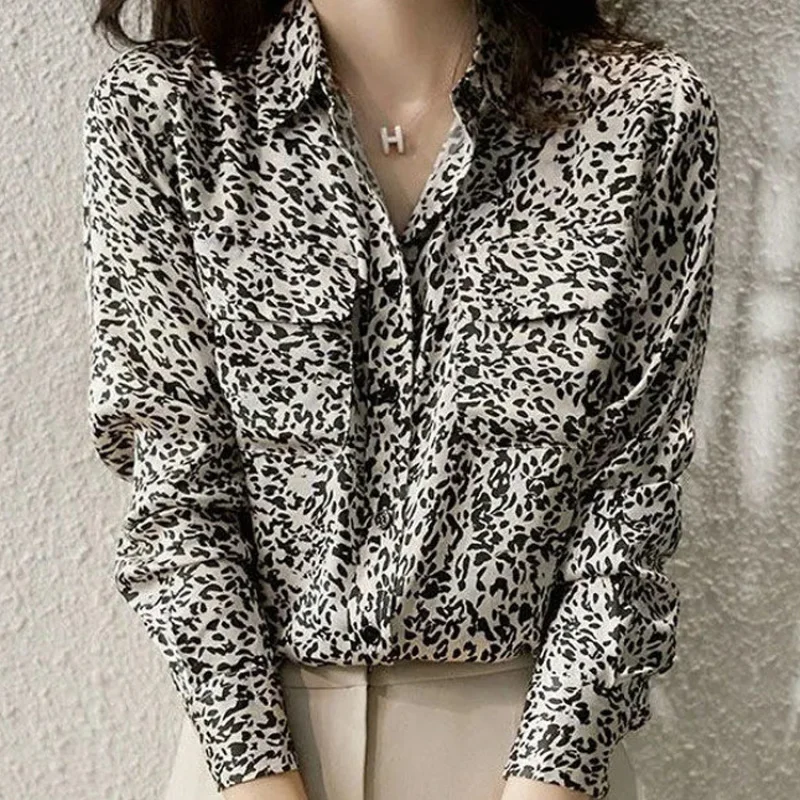 Women's T-shirt Spring Summer Long Sleeve V-Neck Loose Chiffon Button Pockets Leopard Printing Blouse Casual Stylish Tops