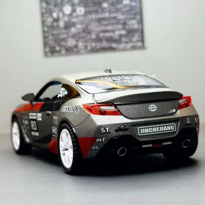Modelo de coche exquisito de aleación 1:32GR86, coche deportivo con sonido y luz, adorno de modelo de sonido de coche de juguete para niño