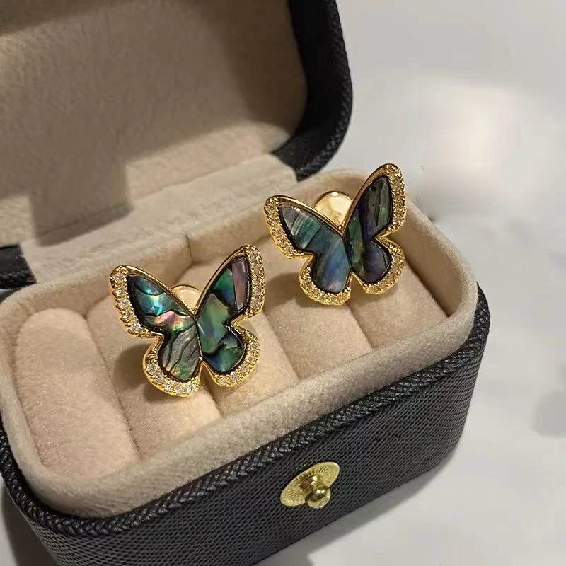 Luxuriöses Design Muschel-Verzierte Schmetterling-Ohrstecker in Goldfarbe 2026 Neuer Schmuck Trendige Urlaubsstil-Accessoires für Damen – Detail 10