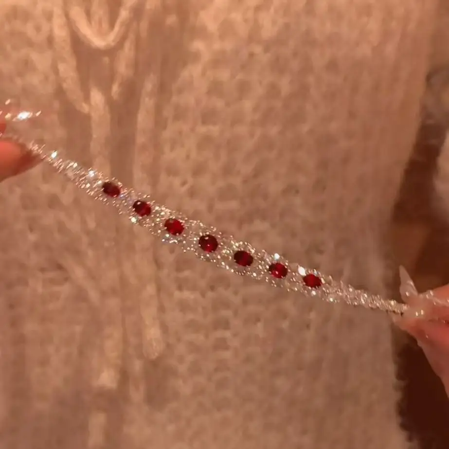 

Blood Red Rose Zircon Bracelet Niche Design Full Diamond Inlaid Retro Palace Exquisite Bracelet