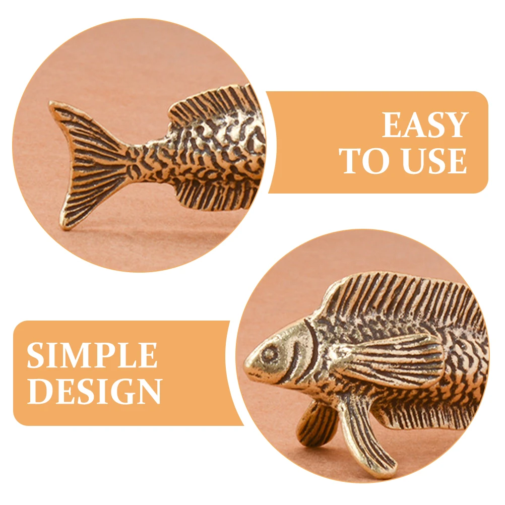 

2Pcs Brass Fish Statue Vintage Small Size Desktop Fish Ornament Table Decoration Craft Brass Animal Statues Retro Animal Statue
