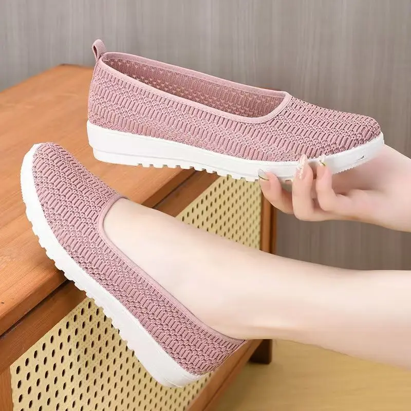 

Женская летняя новая повседневная обувь на плоской подошве с сеткой, мягкая подошва, нескользящая неглубокая обувь без шнуровки, легкая обувь для пожилых людей среднего возраста, сандалии