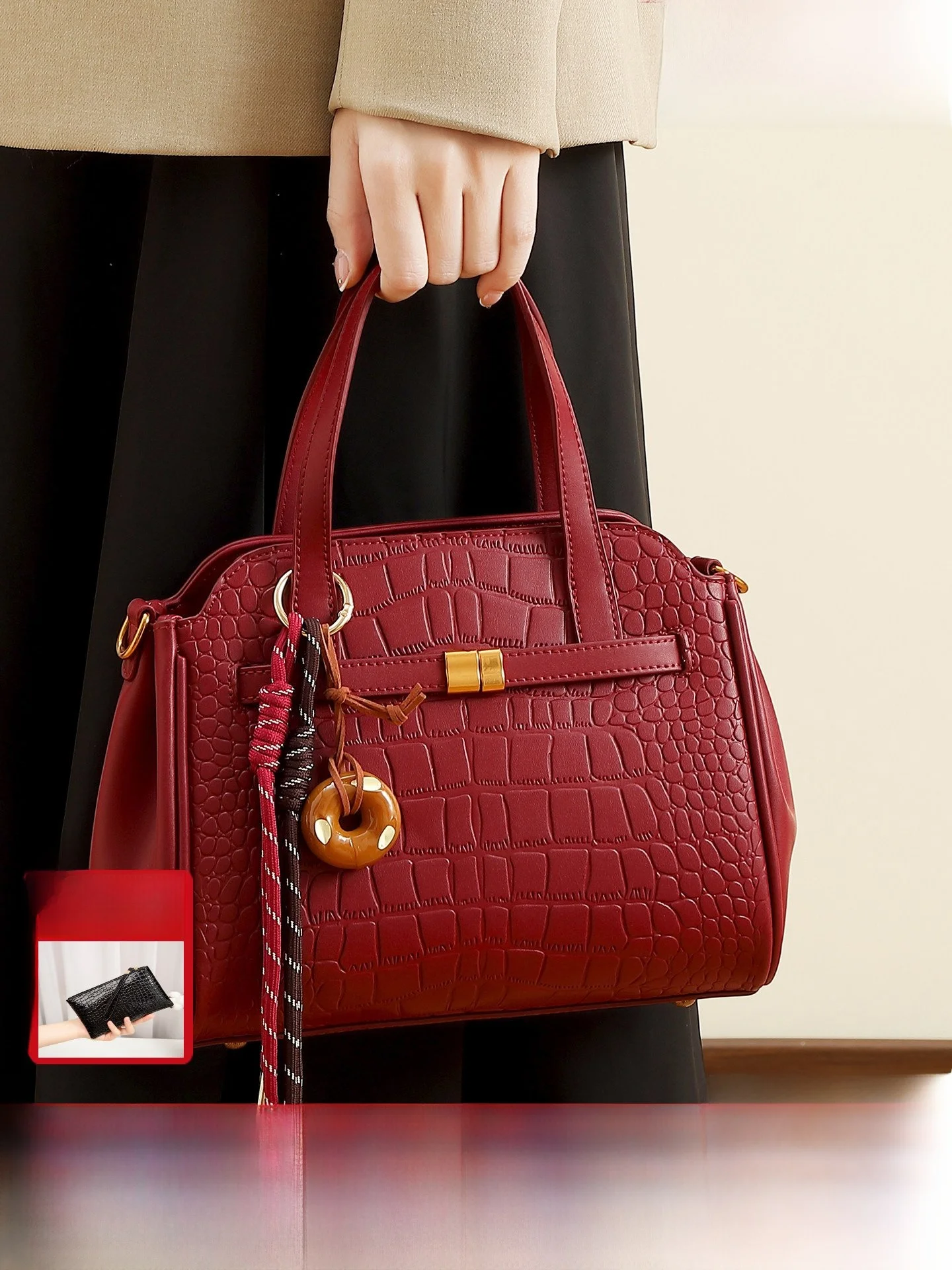 

Red Wedding Crossbody Bag Women's New 2026 Crocodile Pattern Versatile Handbag Suitable for All Ages Ideal Mother's Day Gift