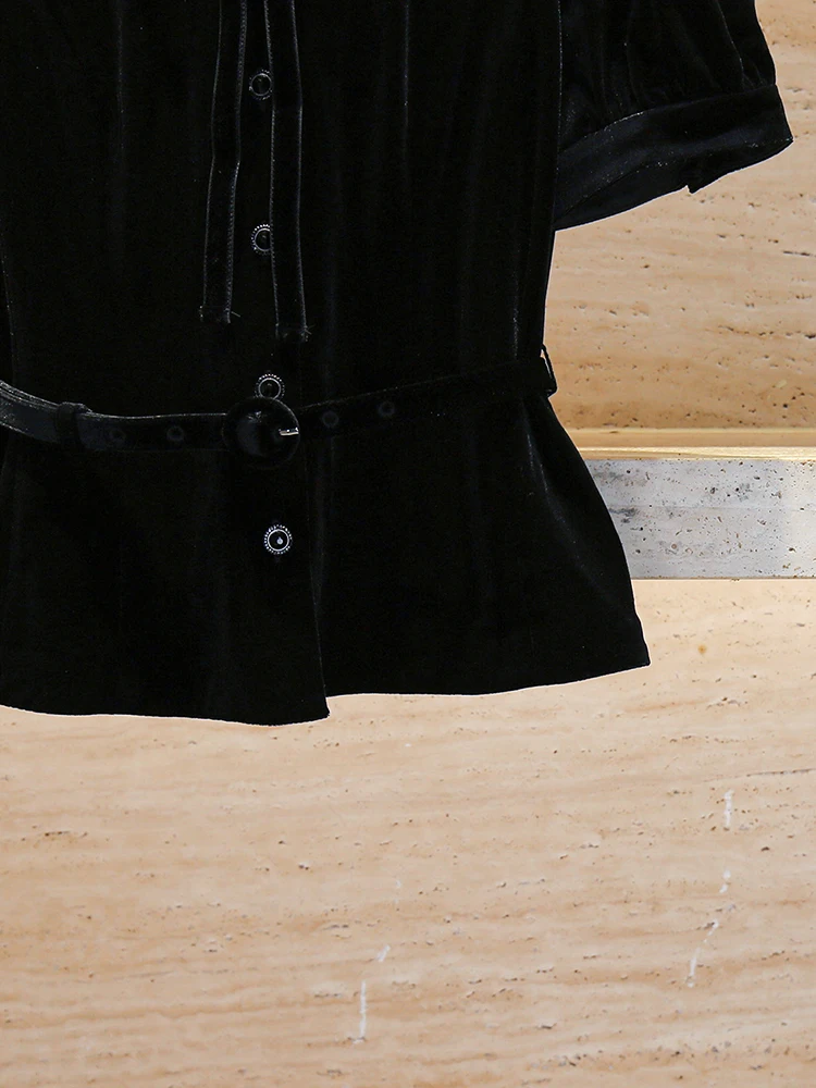 Hochwertiger Samt-Irt mit Fliege in kleiner Fransen-Schlitten für Damen, gerade geschnittener französischer Schlitten mit Diamantverzierung...