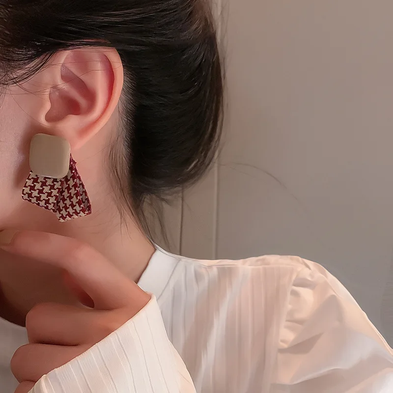 Silver needle retro artificial leather thousand bird plaid stud earrings ins simple temperament fashionable and elegant earrings