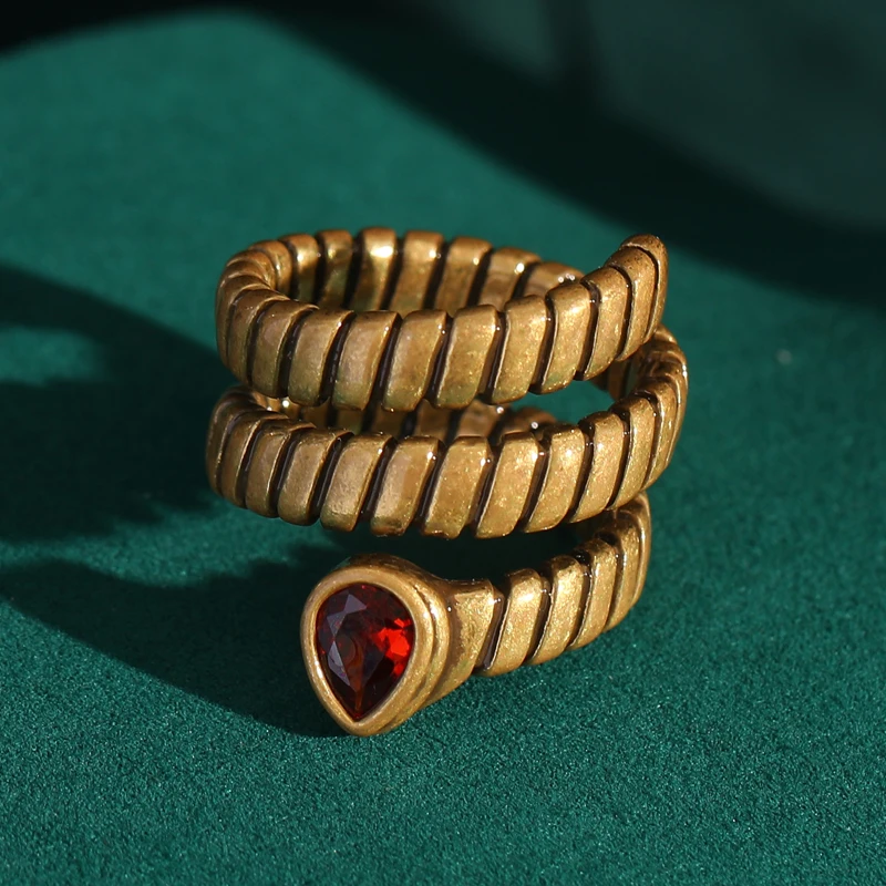 

Retro Jewelry Spiral Striped Red Drop Crystal Snake Ring Gold Color Accessories For Woman Luxury Antique Valentine Day Gift 2025