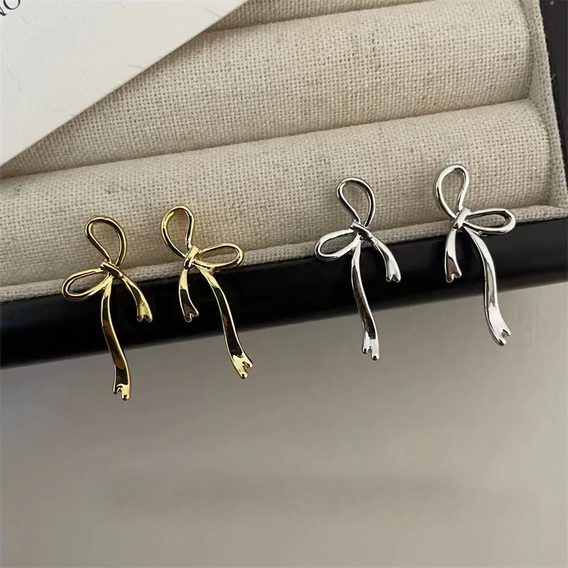 Orecchini Color oro moda per le donne orecchino per unghie con fiocco nuovo 2024 gioielli alla moda carino Piercing accessori per l\'orecchio regalo