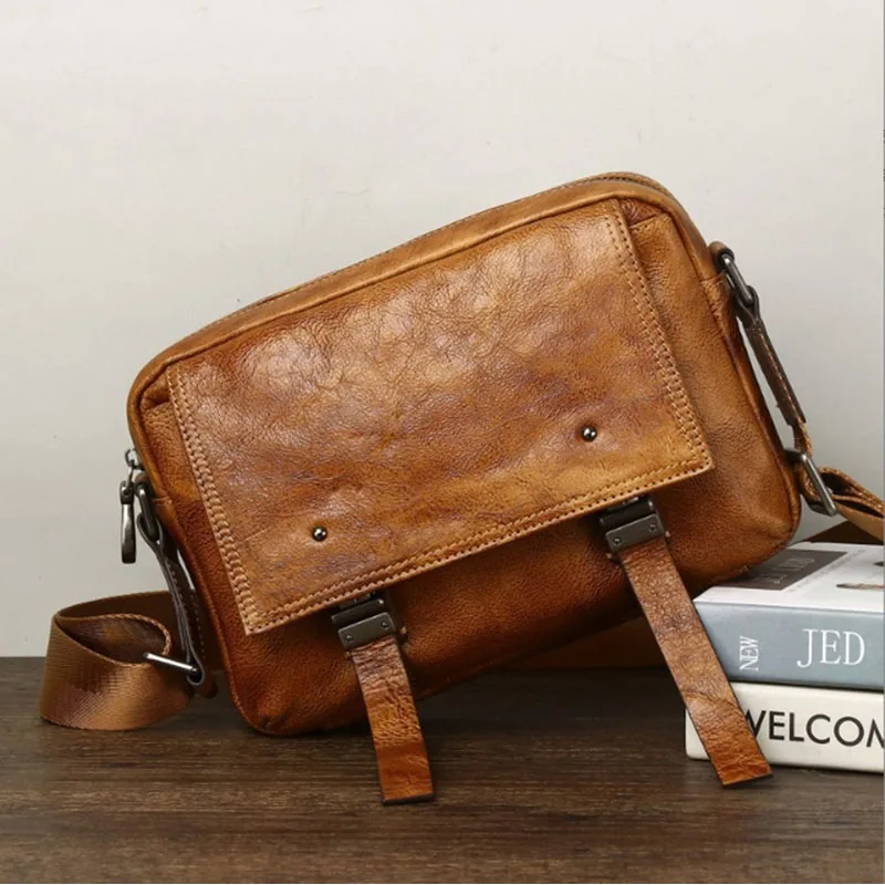 

2025 New Retro Baotou Layer Leather Leather Men's Handmade Crossbody Bag - Fashionable Retro Design Shoulder Bag