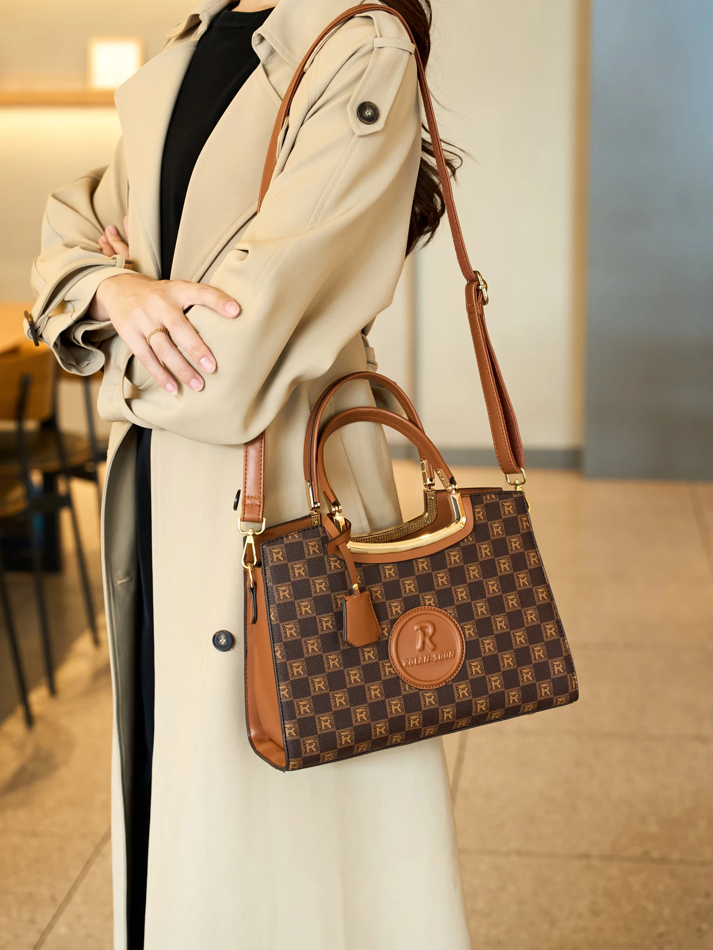 

Вместительная женская сумка-тоут из кожи с эффектом потертости, новинка 2025 года, модная повседневная сумка через плечо для города, простая и стильная