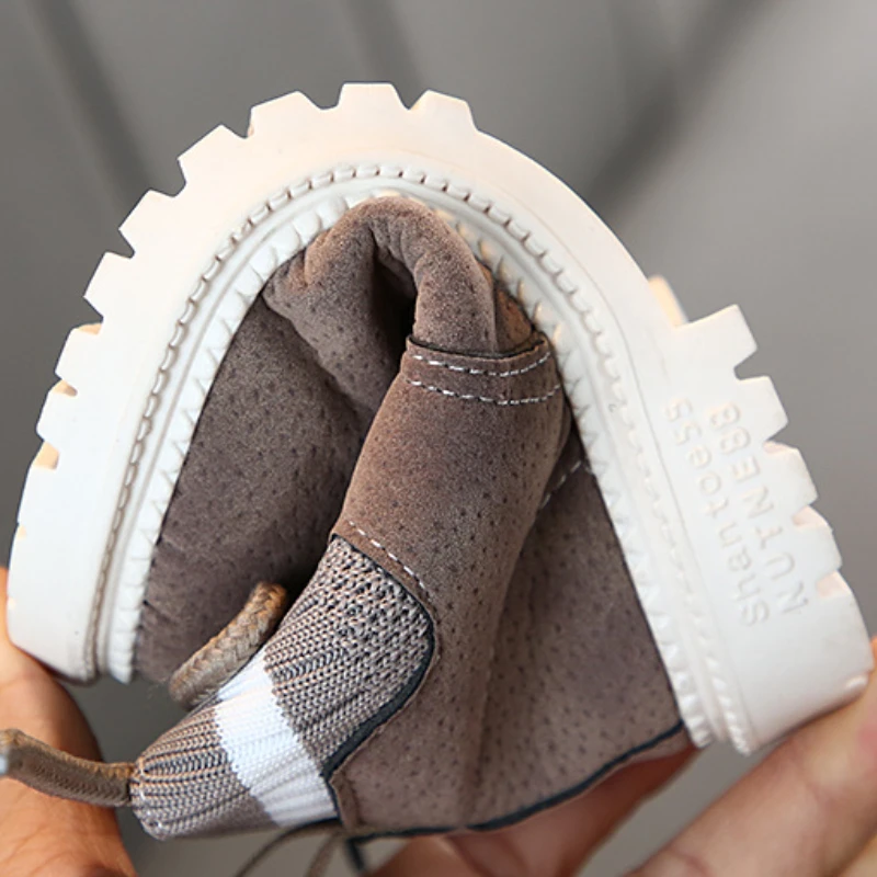Primavera inverno bambini stivali da neve moda caldo peluche stivali da ragazza suola morbida antiscivolo Sneakers per bambini stivaletti in pelle