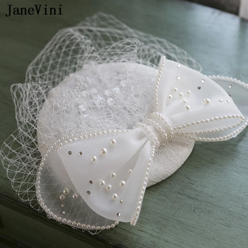 JaneVini 2022 White Sequined Bridal Hat with Pearls Bow Beaded Mesh Veil Wedding Party Bride Hats Haar Accesoires Voor Bruiloft