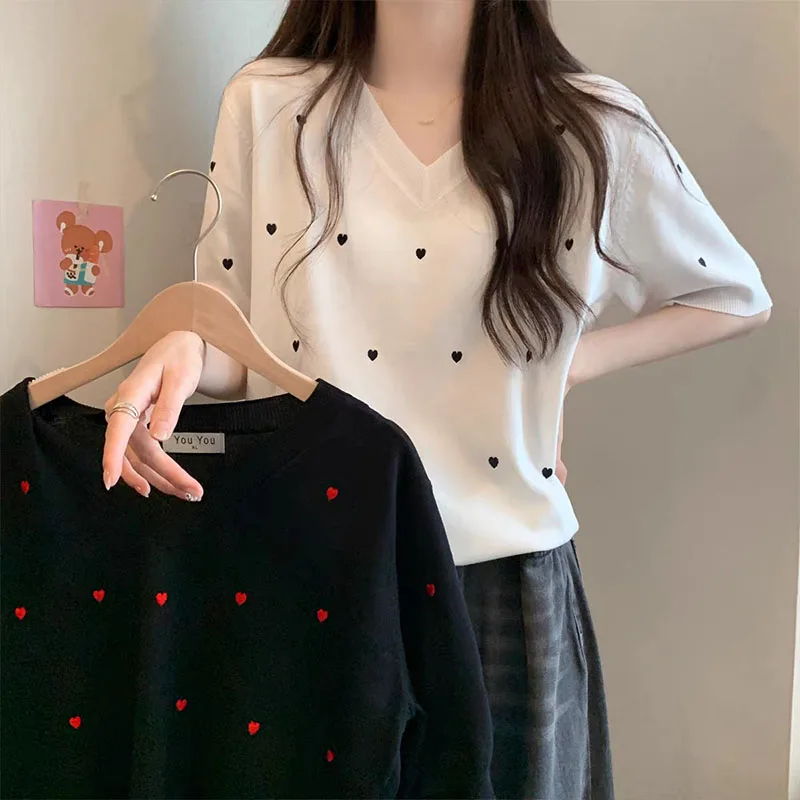 Abbigliamento da donna Little Love Ricamo Tide T-shirt Estate Scava fuori Mezza manica T-shirt in maglia Lady All-match Pullover con scollo a V Top