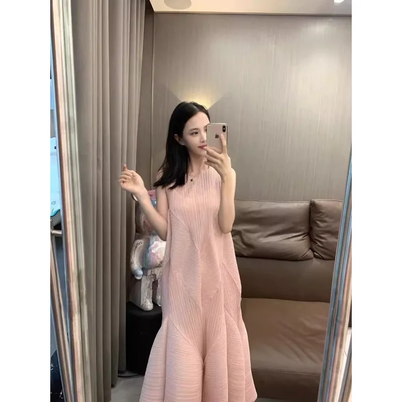 

Miyake 2025 Spring Summer New Femininity Fashion Plisse Gentle Niche Sleeveless Pleated Hem Loose Bud Solid Color Dress
