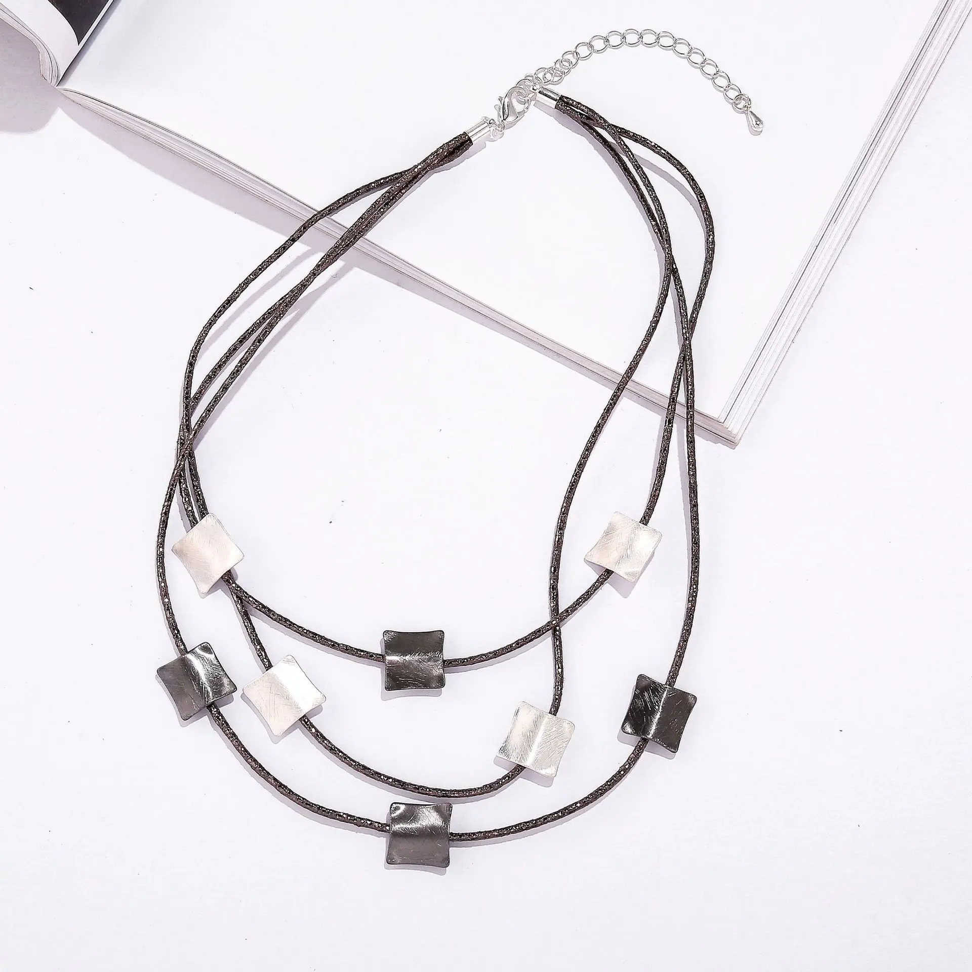 DIY accessories exclusive popular women's jewelry Korean version alloy multi-layer flash rope women's alloy short collarbone sho