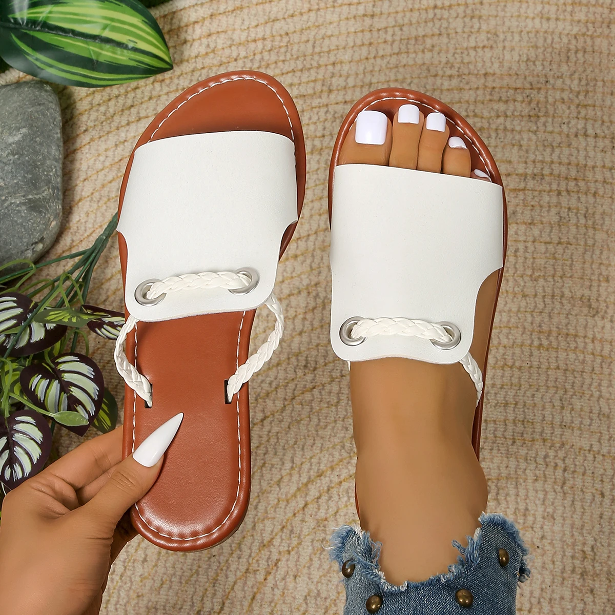 

Women Slippers Square Head Cross Flat Summer Sandals Simple Beach Slippers Fashion Outdoor Lightweight Shoes Home Slides Women