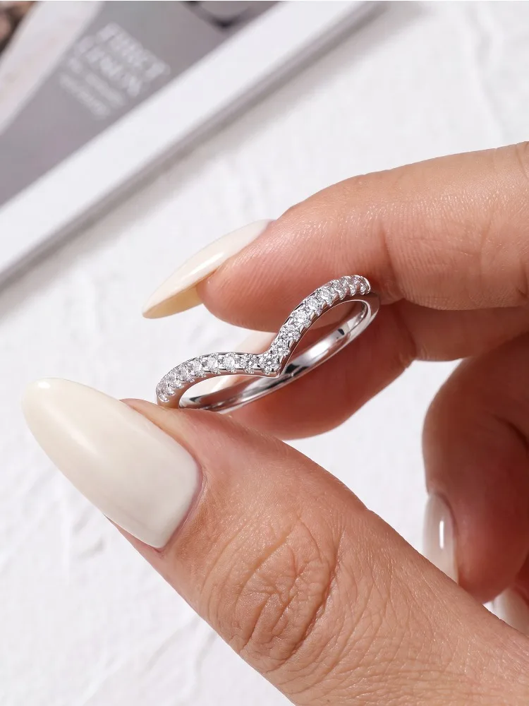 DWJ 925 Sterling Silber Modische Elegante Echte Moissanit-Diamant V-förmige Glänzende Ringe für Damen Verlobungs- und Hochzeitsschmuck – Detail 3