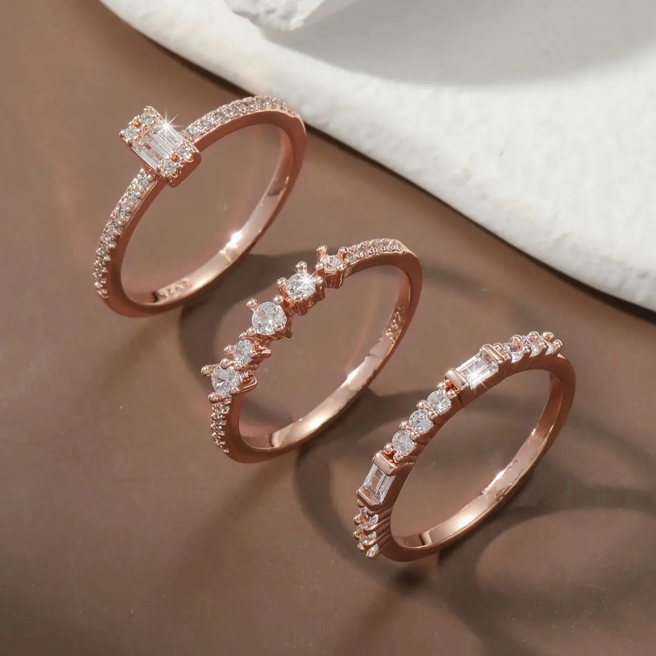 Ladies simple, elegant and elegant 3 18-karat plated rose gold fashion surprise gift ring set