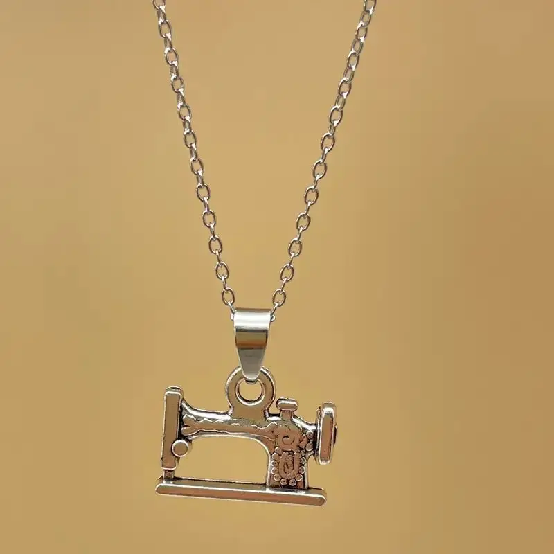 

1pc Mini Sewing Machine Shape Pendant Necklace, Men's And Women's Retro Pendant Necklace