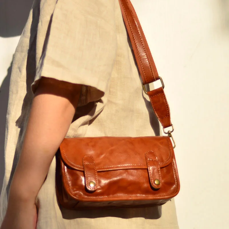 

AETOO Single shoulder women's commuter saddle bag Single shoulder Cambridge bag Autumn and winter oil wax leather cowhide diagon