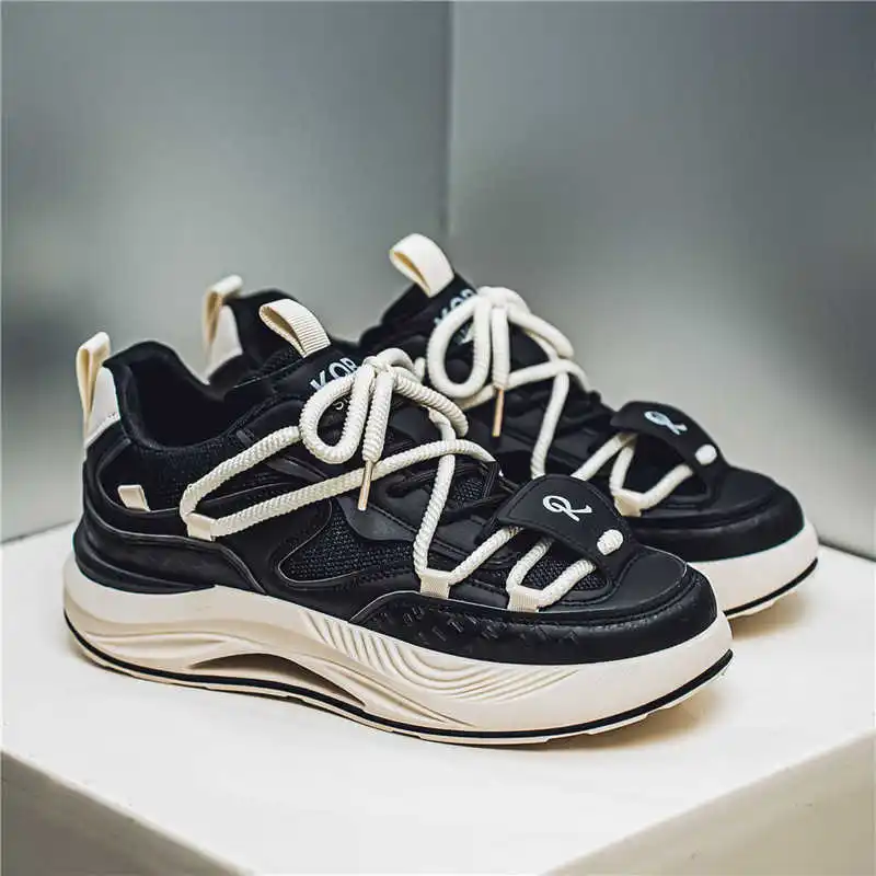 Aumenta la altura tacón fino productos novedosos zapatillas de deporte rojas Mary Jane para hombres zapatos deportivos Scarp Baskette elegante Krasovki