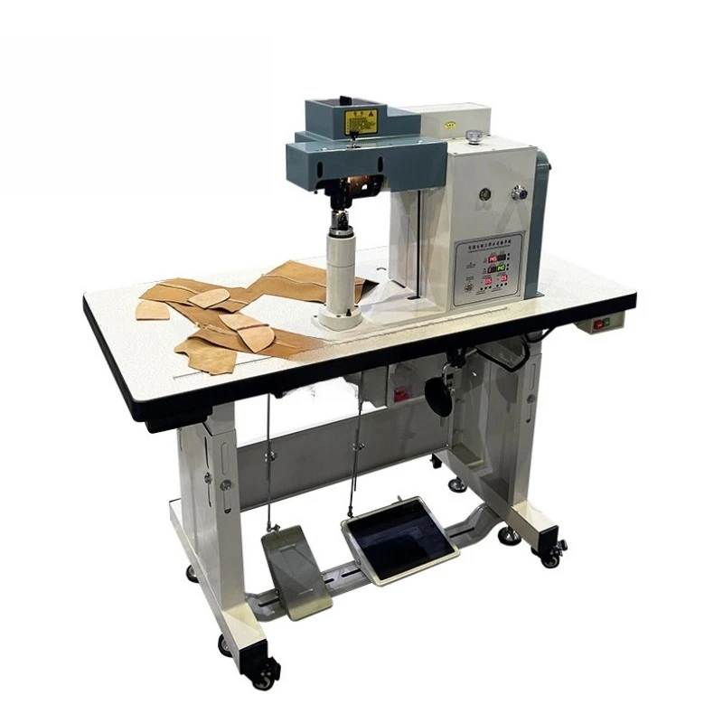 Automatic gluing and edge-splitting hammer leveling machine, automatic gluing and hammer leveling machine for upper