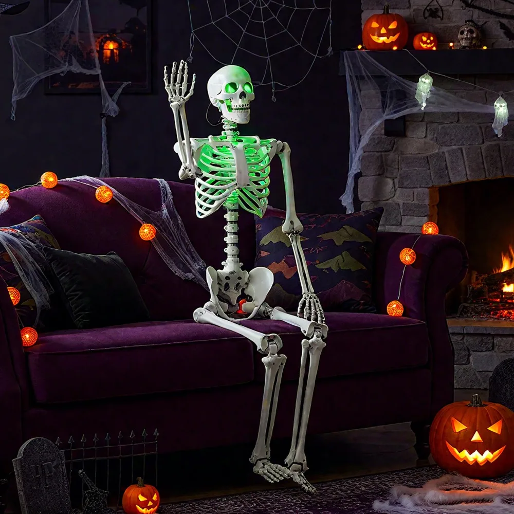 هيكل عظمي قابل للوضع للهالوين بالحجم الطبيعي مقاس 63 بوصة مع أضواء LED خضراء و8 مفاصل متحركة