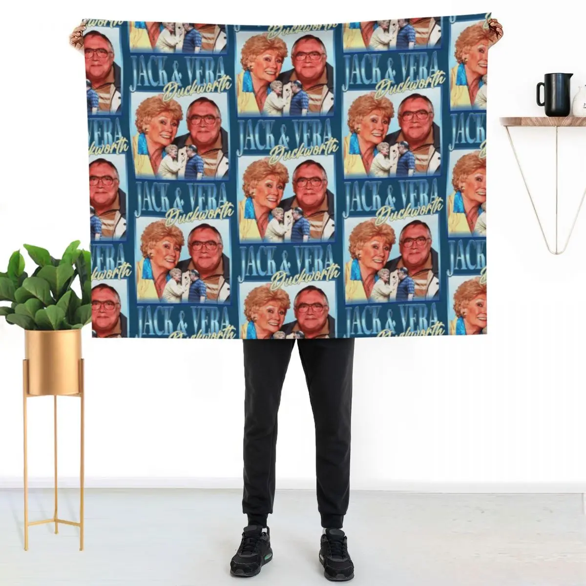 Coronation Street Essential Throw Blanket warm for winter Thin valentine gift ideas manga Luxury Throw sofa bed Blankets