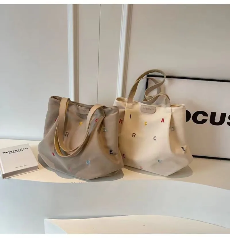 Large Capacity Canvas Bag for Women's New Trendy Embroidery Trendy Handbag for Going Out Student Fashion Versatile Tote Bag