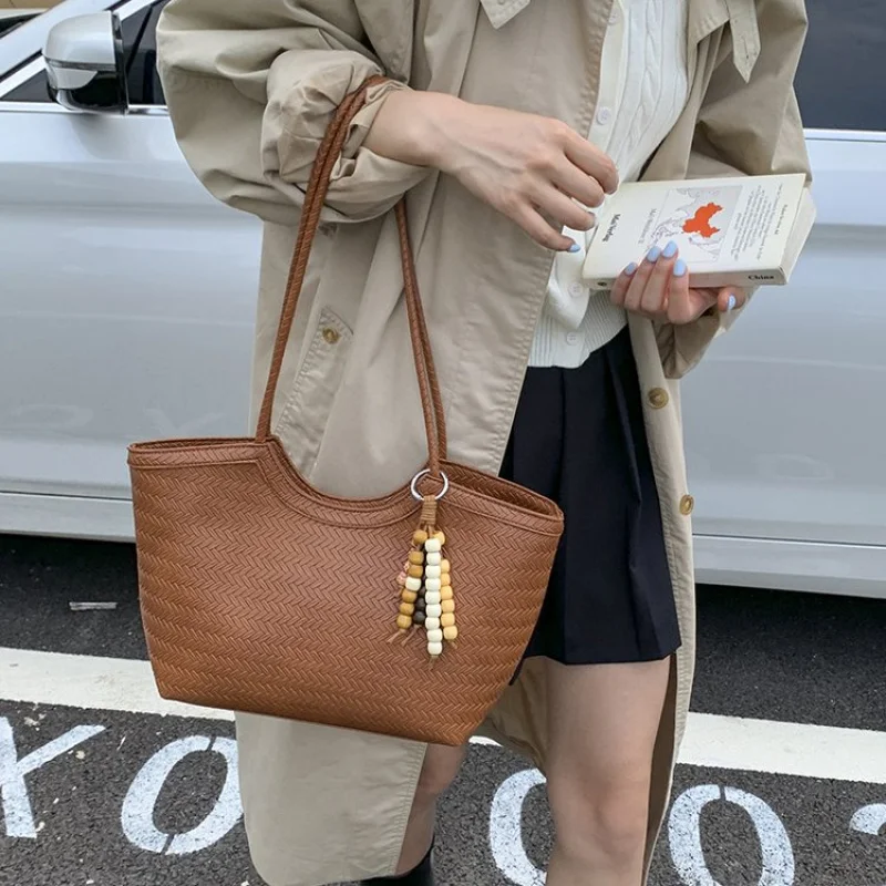 

Women's Messenger Bag Made Of Wolverine-Print Leather Featuring Switzerland Casual Vintage Lightweight Soft Daily Look