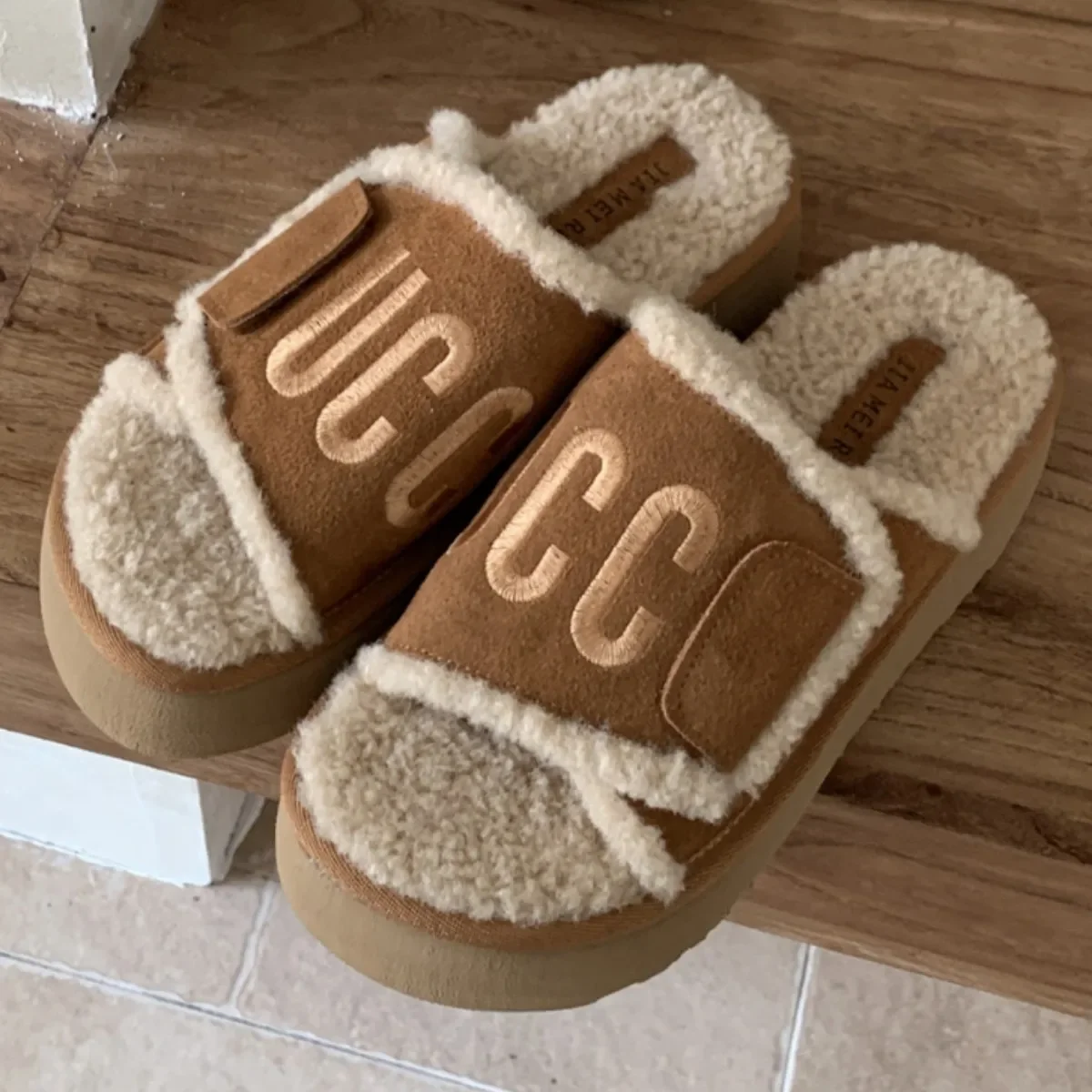 Women's Thick Bottom Slip-On Slippers Indoor Outdoor Wear Winter New Style Embroidered Anti-Slip Home Cotton Slippers Waterproof