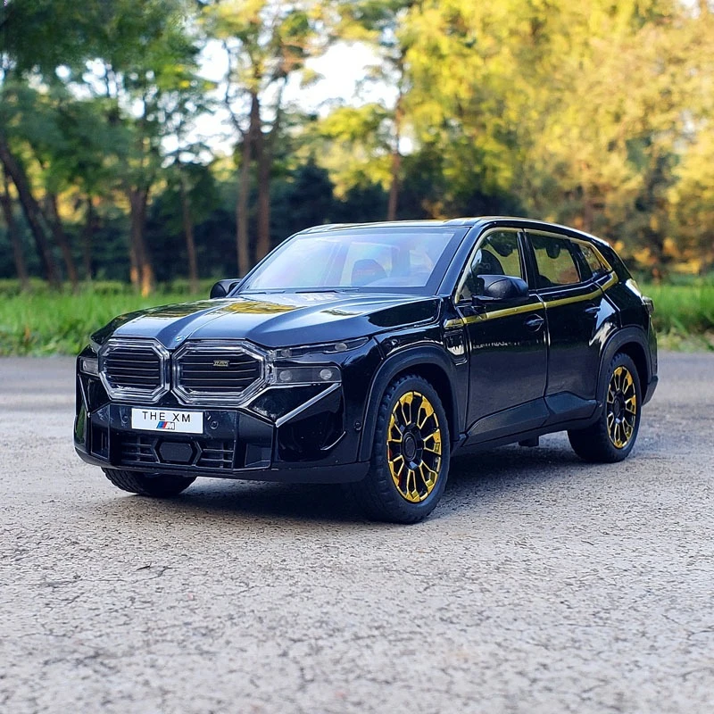 

1:24 BMW XM SUV, высокая имитация литья под давлением, звуковой и легкий автомобиль, модель автомобиля из металлического сплава, коллекция детских игрушек