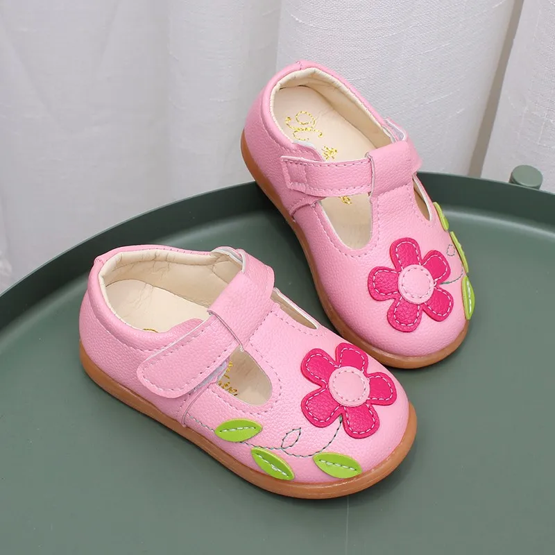 Sandali per ragazze fiori dolci morbidi scarpe da spiaggia per bambini 2024 sandali floreali estivi per bambini principessa moda carina di alta