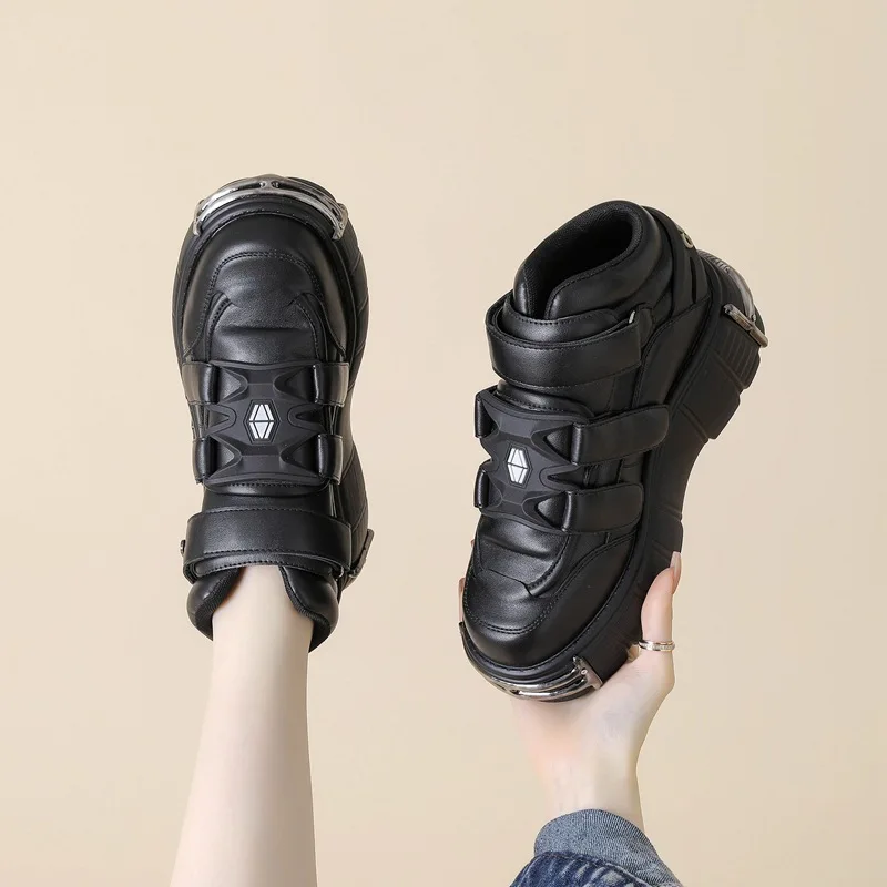2026 Autumn and Winter New Women's Heavy Metal Platform Low-top Punk Shoes Men Black Locomotive Boots