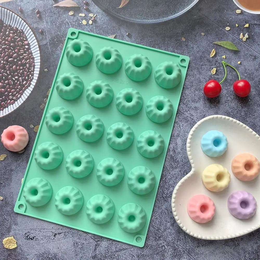 20 Cavities Chocolate Baking Mold Flexible Food Grade Mini Donut Chocolate Mold Silicone DIY 3D Swirl Gummy Silicone Mould