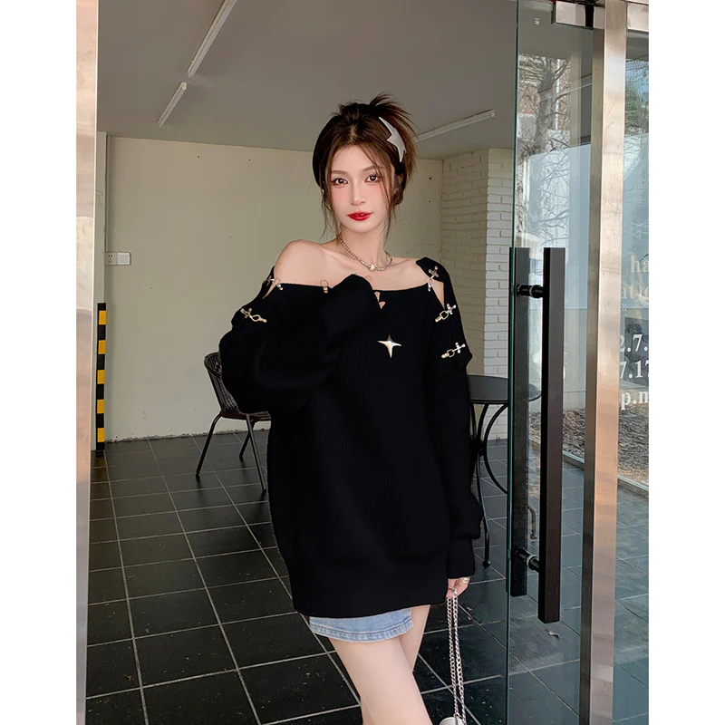 

Metal Button Spicy Girl Off Shoulder Sweater Design Sense Off Shoulder Hollow Out Atmosphere Knitted Top for Autumn New Outwear