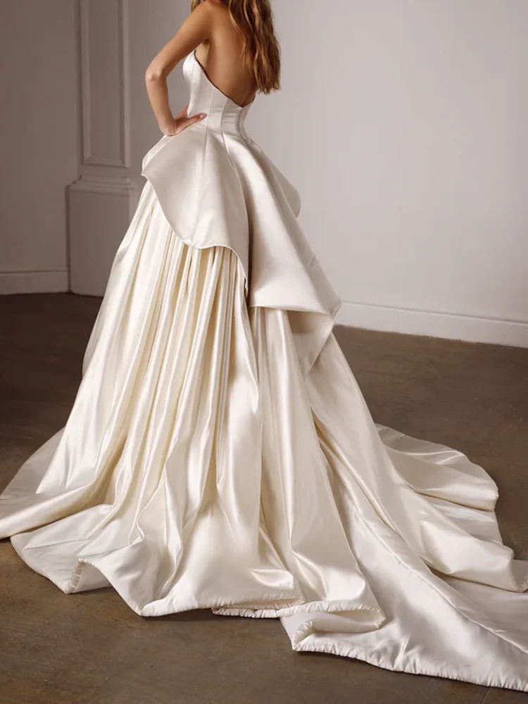 Vestidos de novia clásicos sin tirantes de satén sin mangas plisados Línea A vestidos de novia personalizados