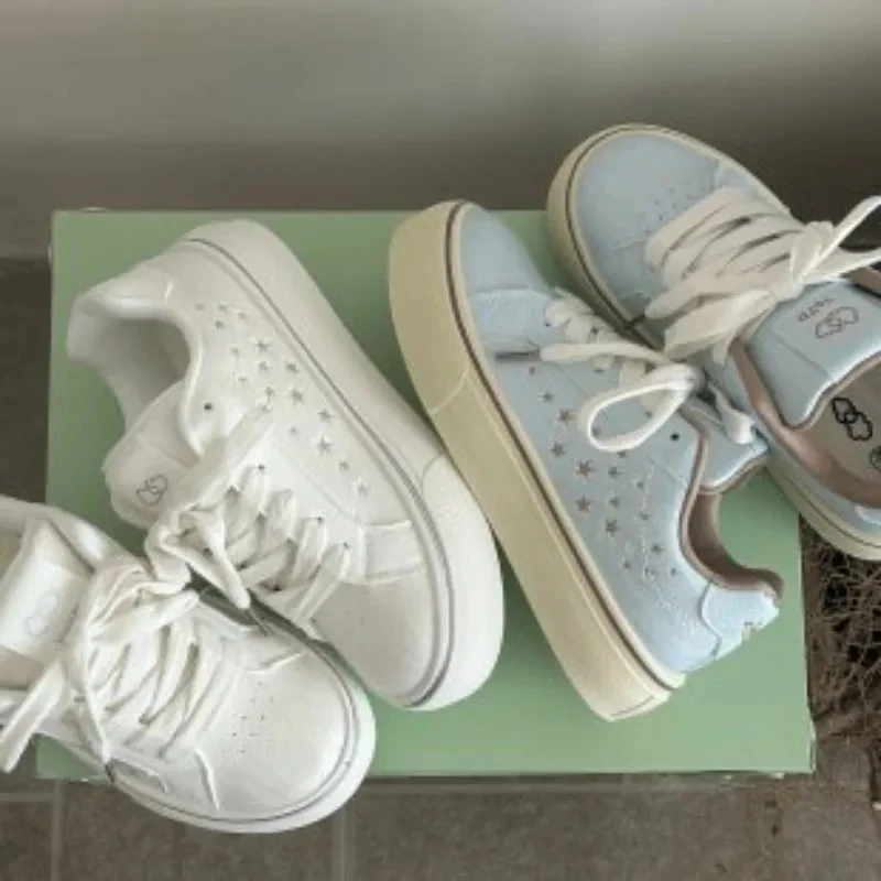 Niedliche Damen-Plateau-Skateschuhe, hellblau, mit Sternenstickerei, dicker Sohle, Schnür-Sneakers, Preppy-Stil, Mädchen-Alltagsschuhe, lässige Schuhe – Detail 4
